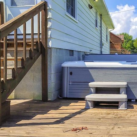 Dog-Friendly Fayetteville Home With Hot Tub! Εξωτερικό φωτογραφία