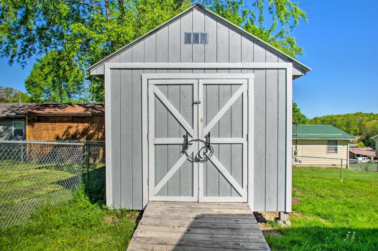 Dog-Friendly Fayetteville Home With Hot Tub! Εξωτερικό φωτογραφία