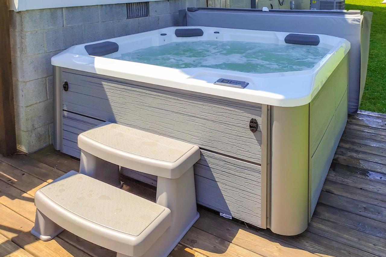 Dog-Friendly Fayetteville Home With Hot Tub! Εξωτερικό φωτογραφία