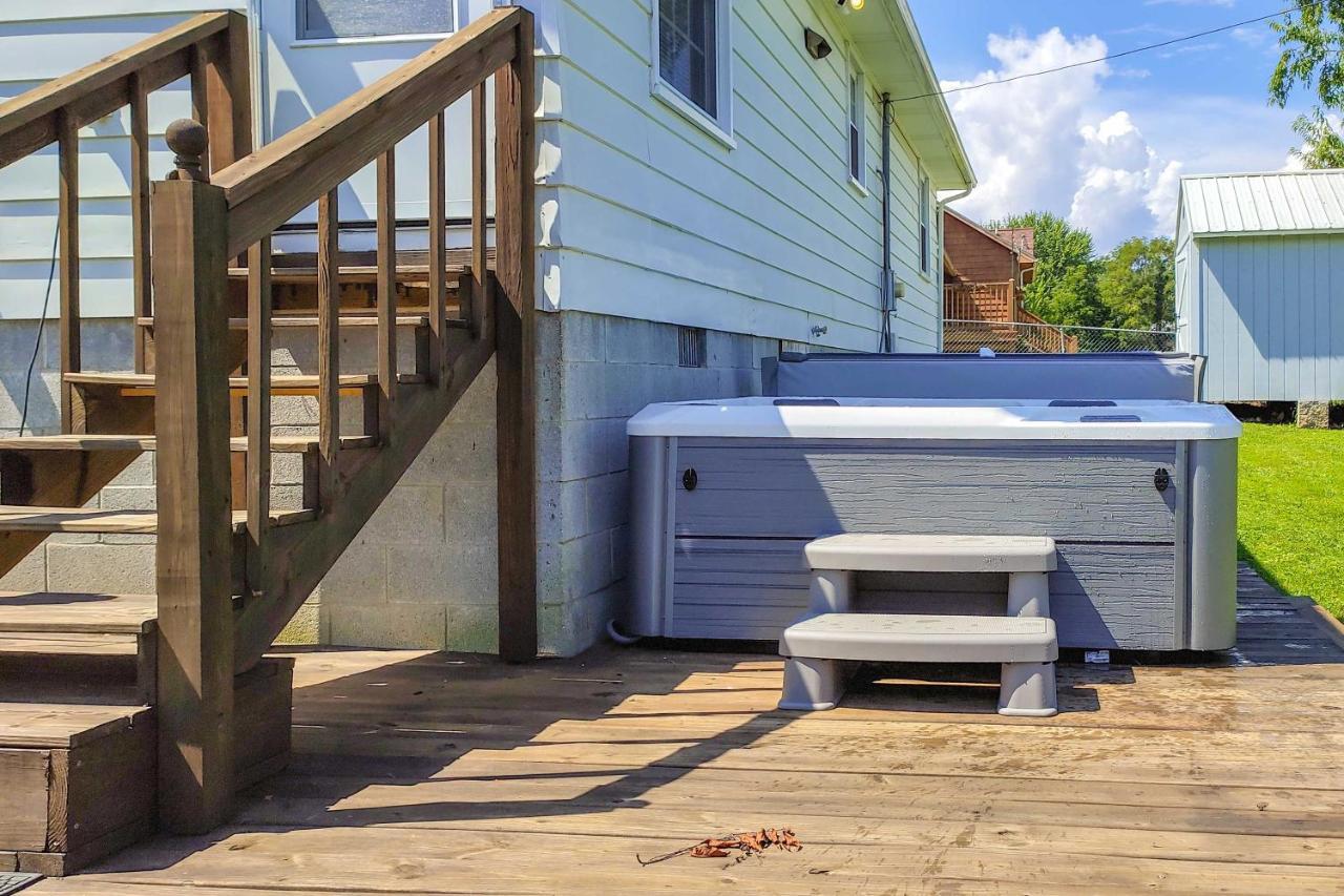 Dog-Friendly Fayetteville Home With Hot Tub! Εξωτερικό φωτογραφία